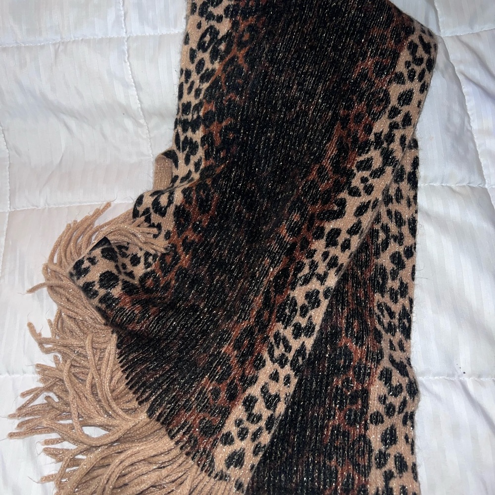 LADIES SCARFS AND HAT - Picture 8 of 9